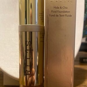 Stila Hide & Chic fluid foundation in shade tan / deep 2 NIB